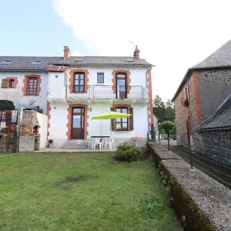 Holiday home Maison Authentique A : Confort, Jardin Clos, Animaux Bienvenus, Proche Salers Et Puy Mary - Fr-1-742-503